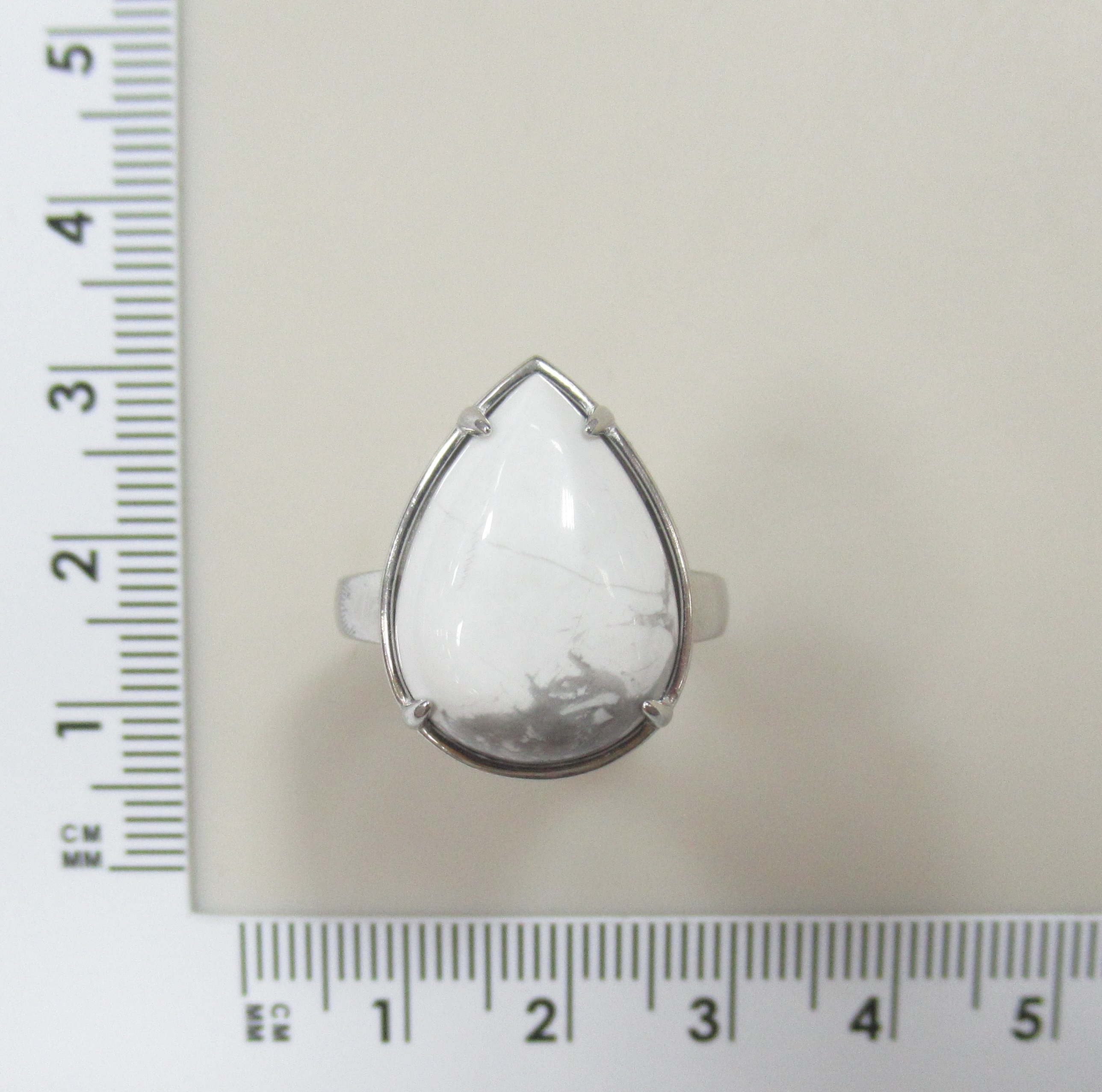 Серебряное кольцо с кахолонгом